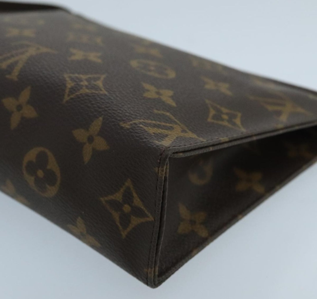 Louis Vuitton Toiletry 19