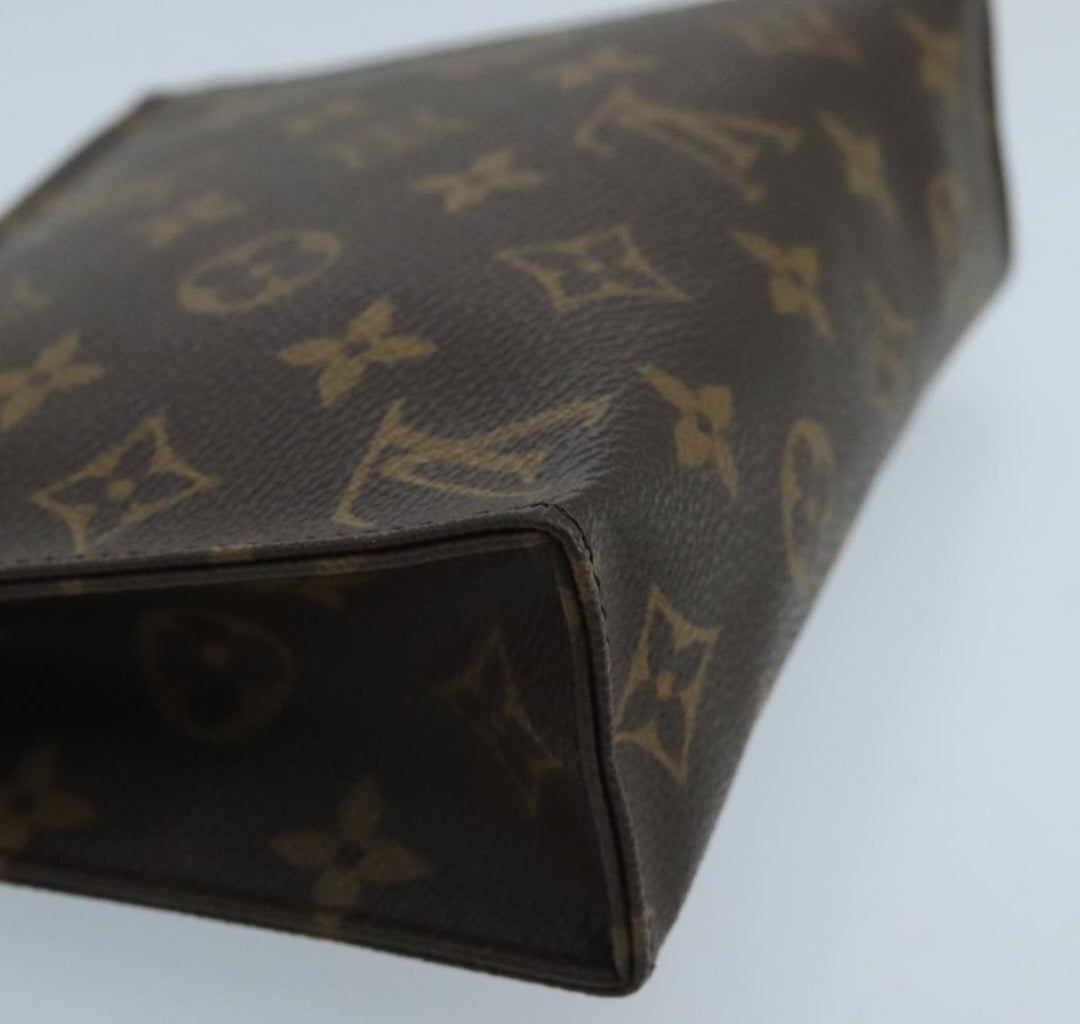 Louis Vuitton Toiletry 19