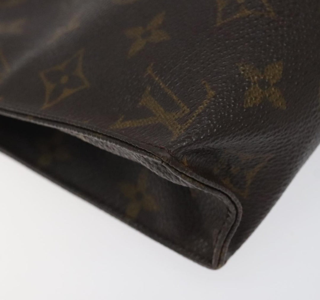 Louis Vuitton Toiletry 19