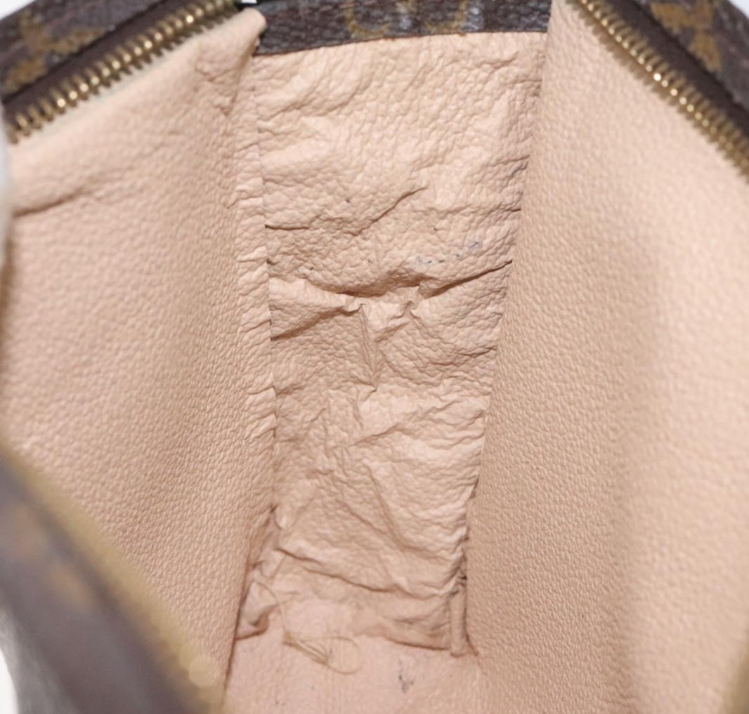 Louis Vuitton Toiletry 19