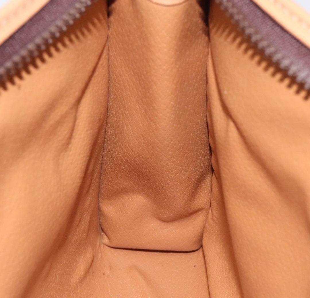 Céline Trousse Toilette